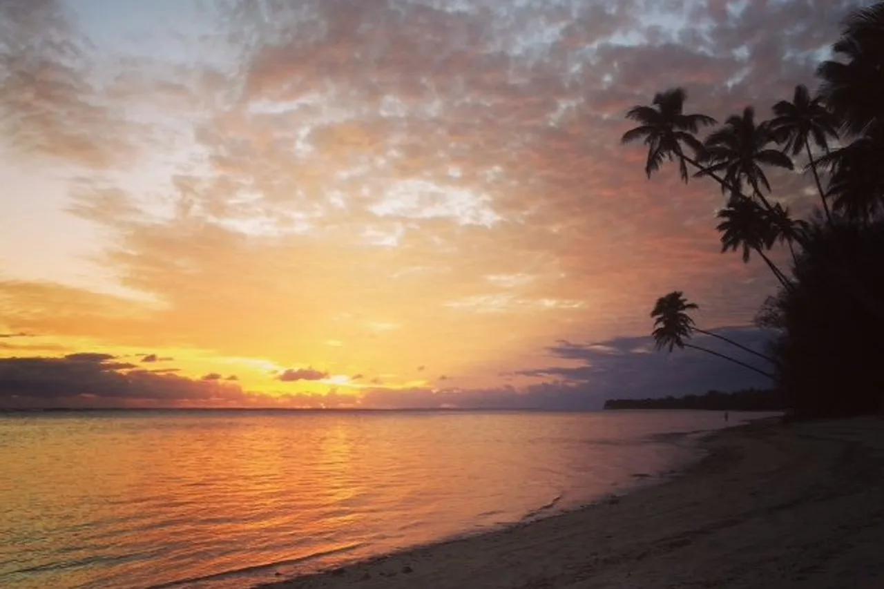The Rarotongan Beach Resort &amp; Lagoonarium — rooms and atmosphere