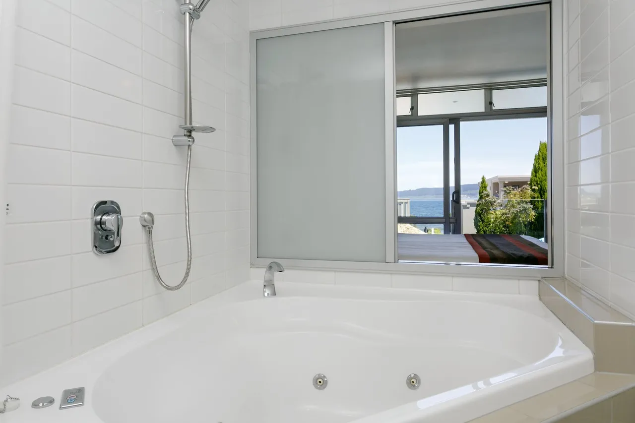 Reef Resort Taupo — rooms and atmosphere