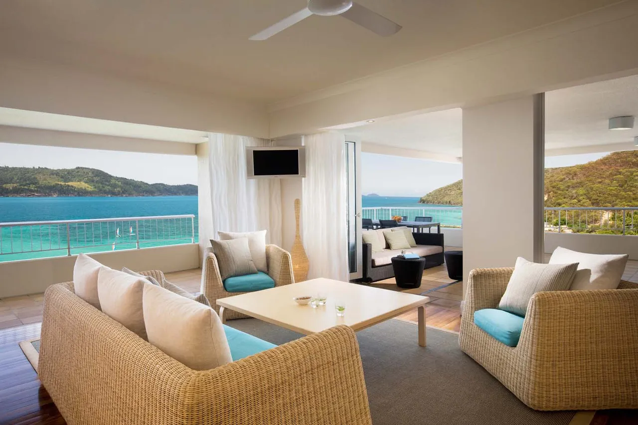 Reef View Hotel — rooms and atmosphere