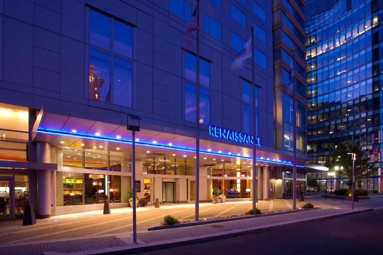 Renaissance Boston Seaport District — rooms and atmosphere