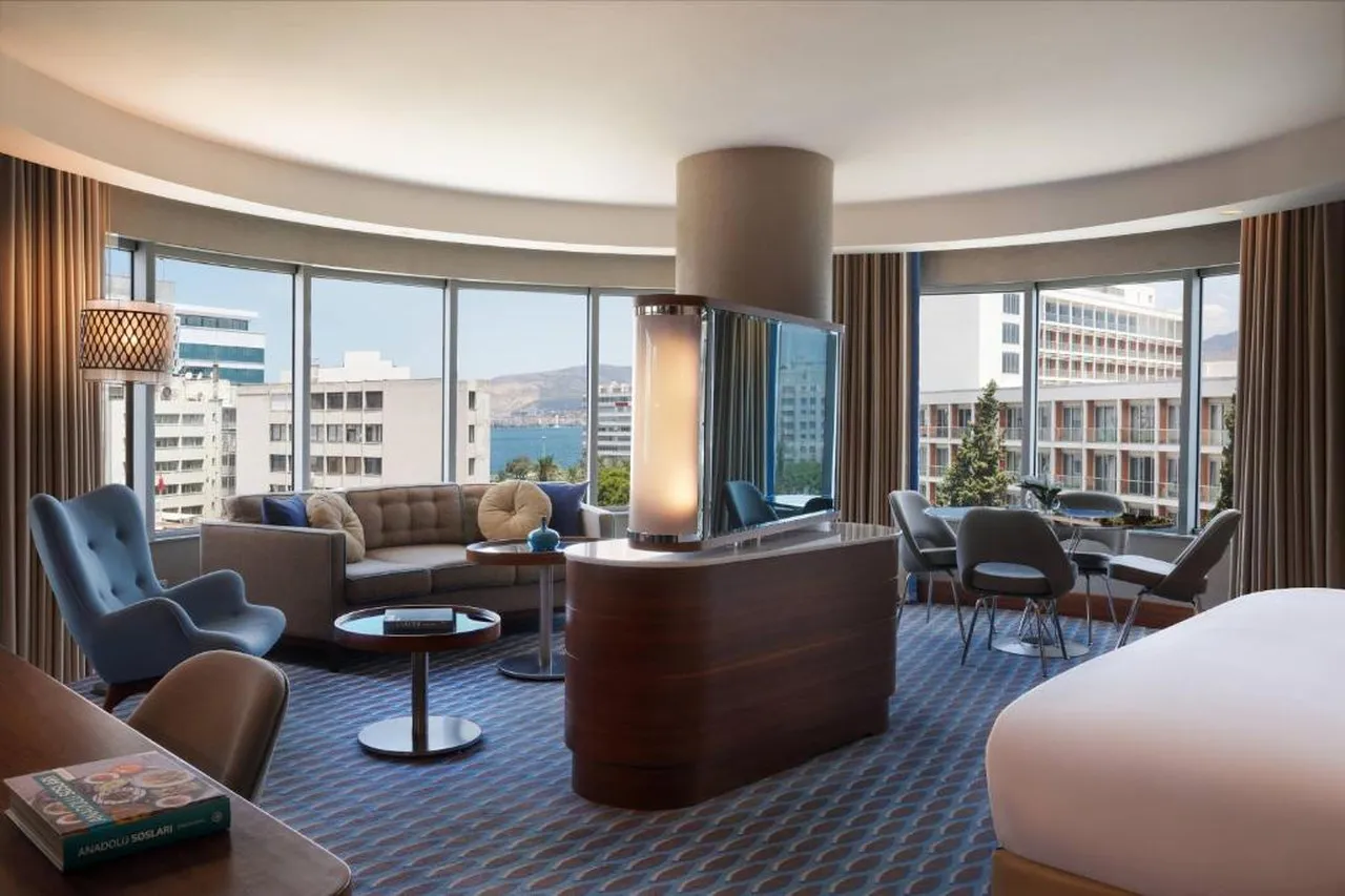 Renaissance Izmir Hotel — ภาพห้องพักและบรรยากาศ