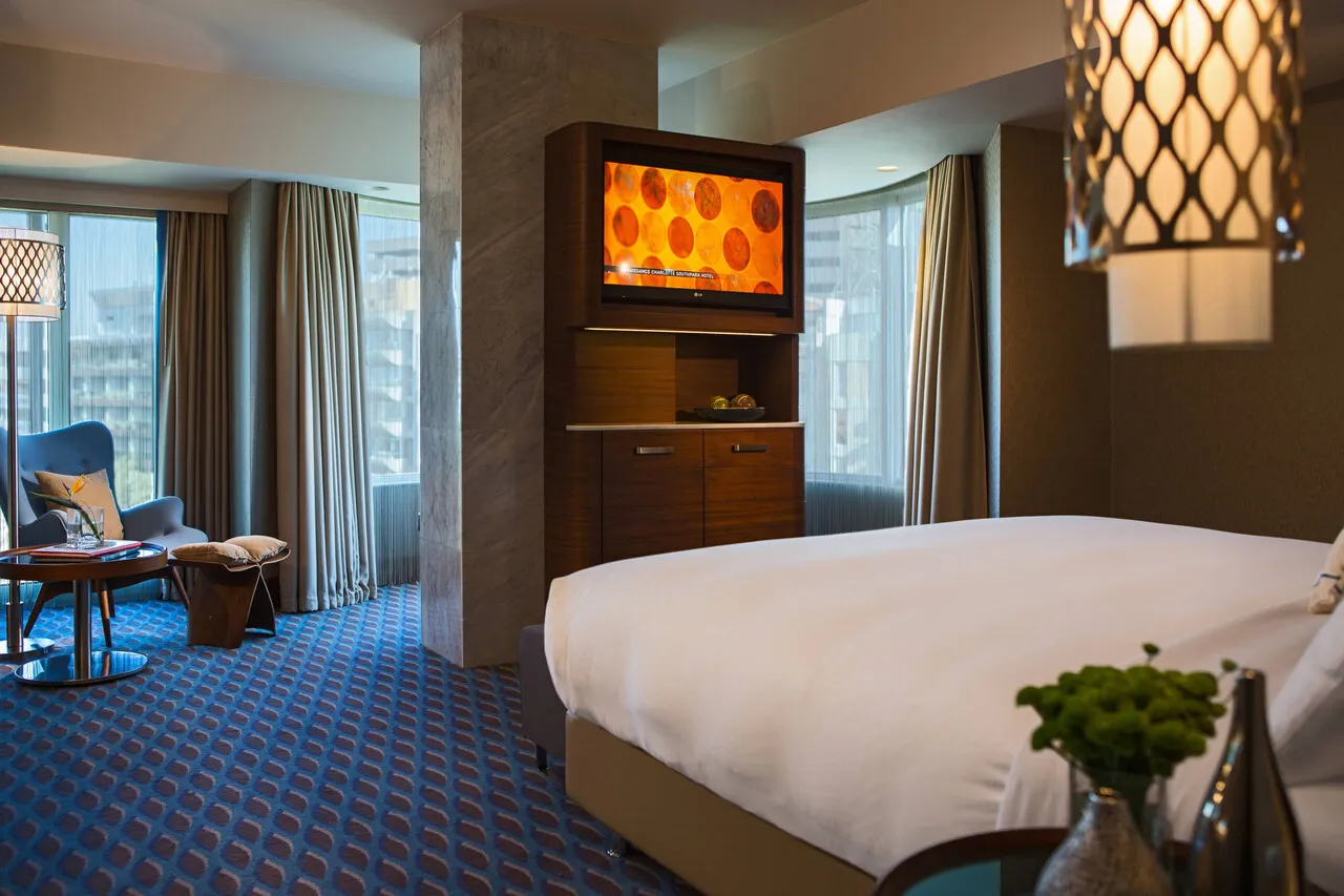 Renaissance Izmir Hotel — ภาพห้องพักและบรรยากาศ