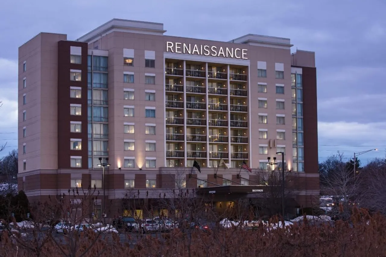 Renaissance Meadowlands Hotel — rooms and atmosphere