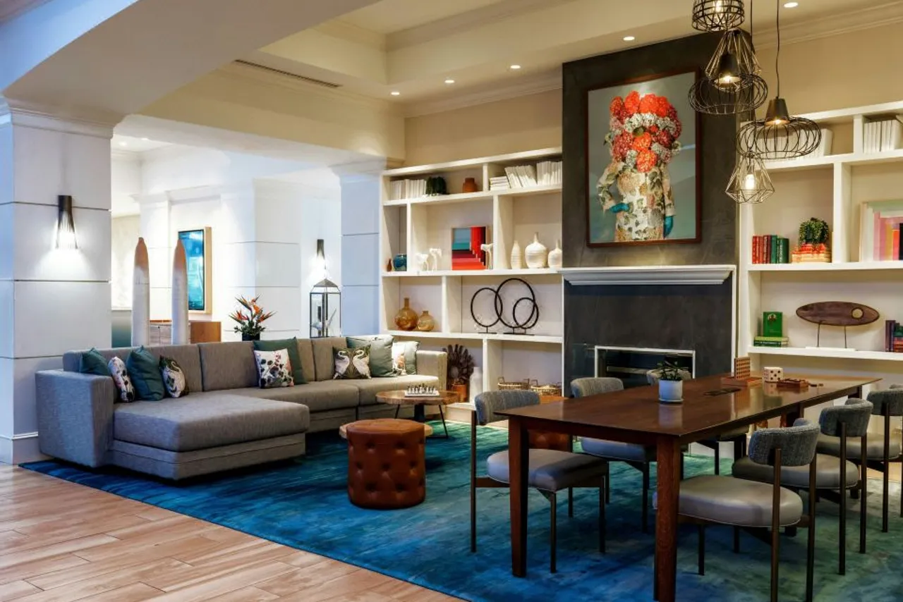 Renaissance Meadowlands Hotel — rooms and atmosphere