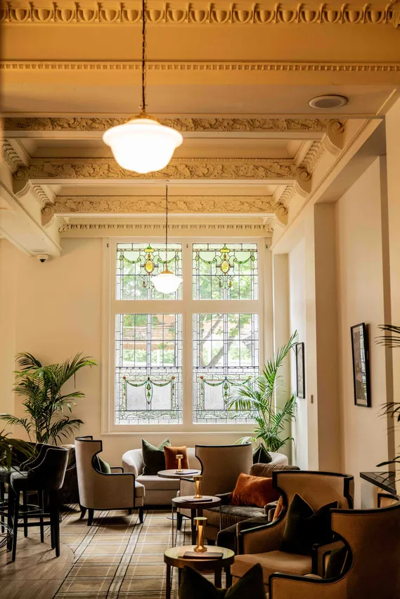 Rendezvous Hotel Melbourne — rooms and atmosphere