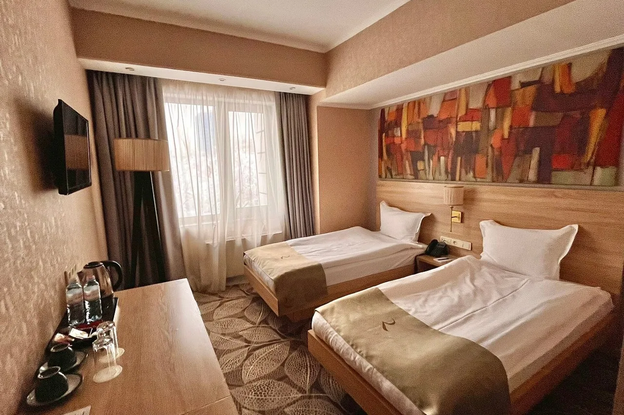 Renion Park Hotel — rooms and atmosphere