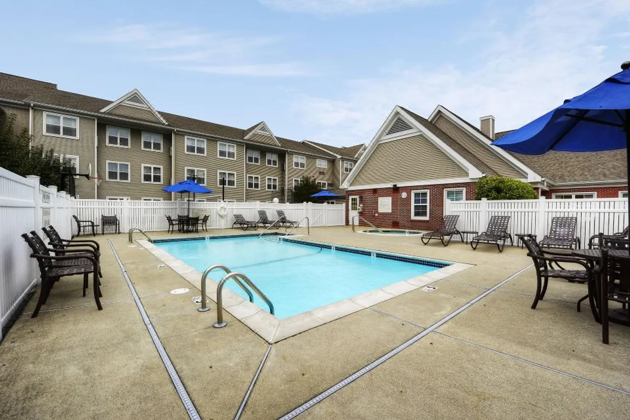 Residence Inn Boston Foxborough — rooms and atmosphere