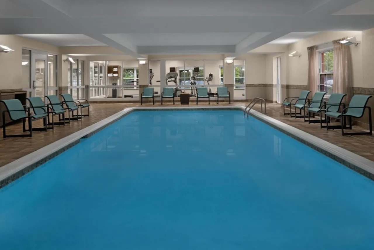 Residence Inn by Marriott East Rutherford Meadowlands — rooms and atmosphere