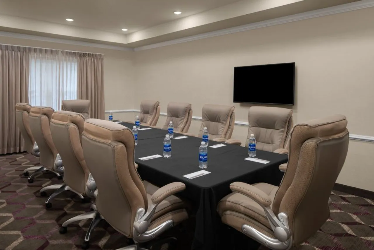 Residence Inn by Marriott East Rutherford Meadowlands — rooms and atmosphere