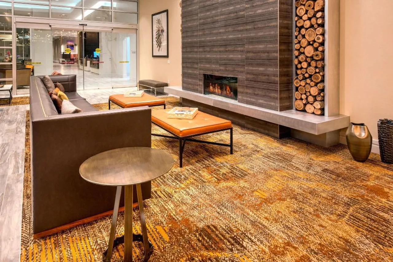 Residence Inn by Marriott Kansas City Downtown/Convention Center — rooms and atmosphere