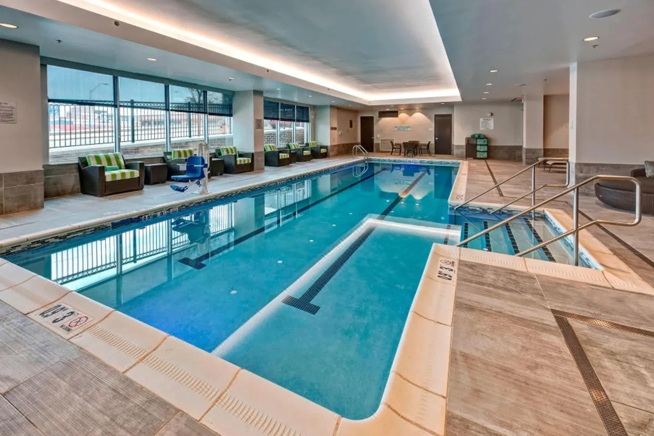 Residence Inn by Marriott Kansas City Downtown/Convention Center — rooms and atmosphere