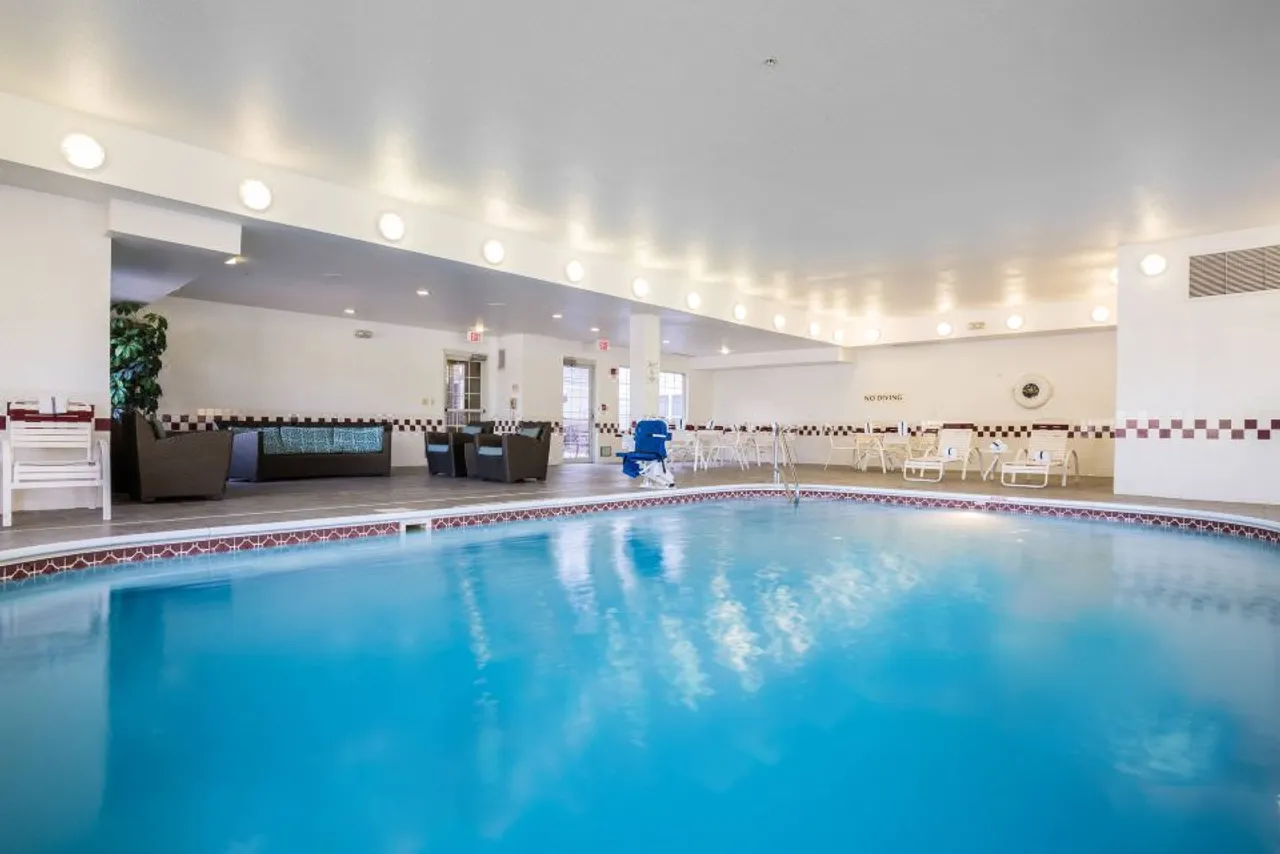 Residence Inn by Marriott Kansas City Independence — rooms and atmosphere
