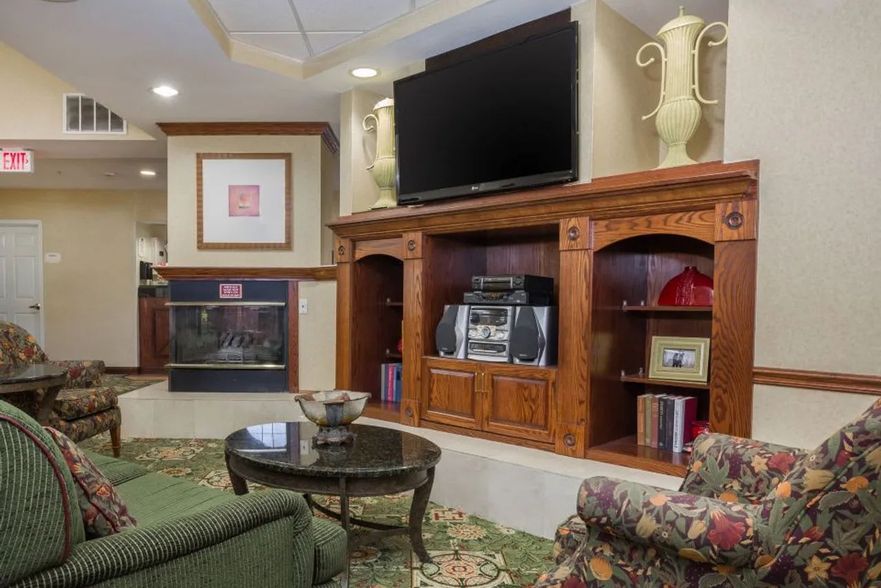 Residence Inn by Marriott Kansas City Independence — rooms and atmosphere