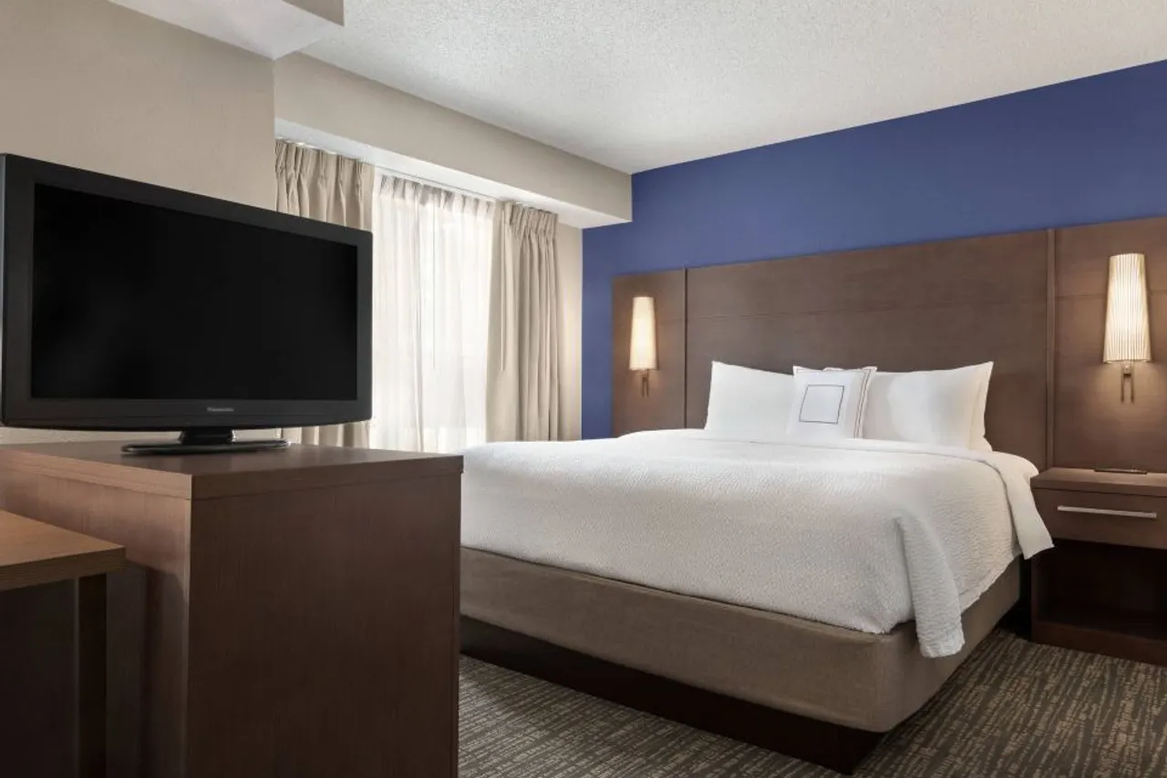 Residence Inn by Marriott Kansas City Independence — rooms and atmosphere
