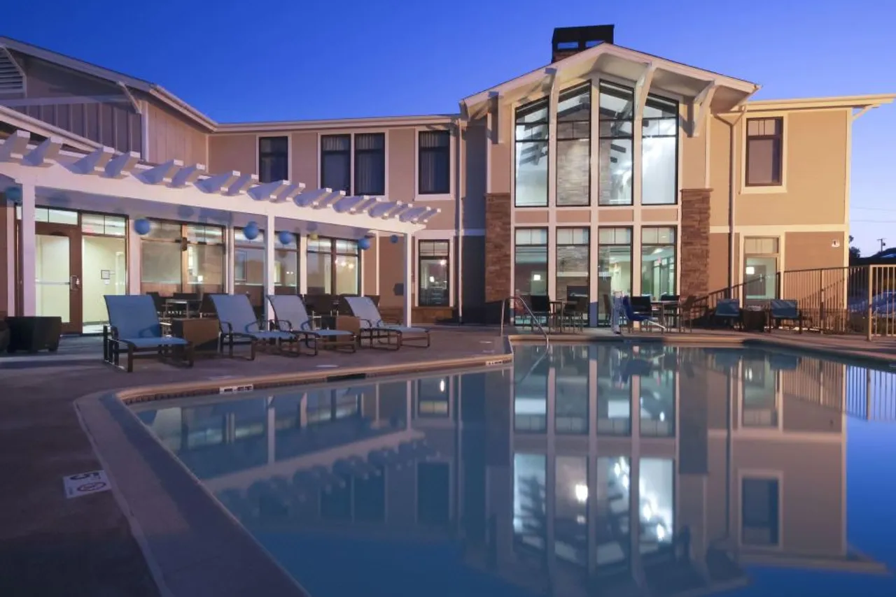 Residence Inn by Marriott Los Angeles LAX/Manhattan Beach — rooms and atmosphere