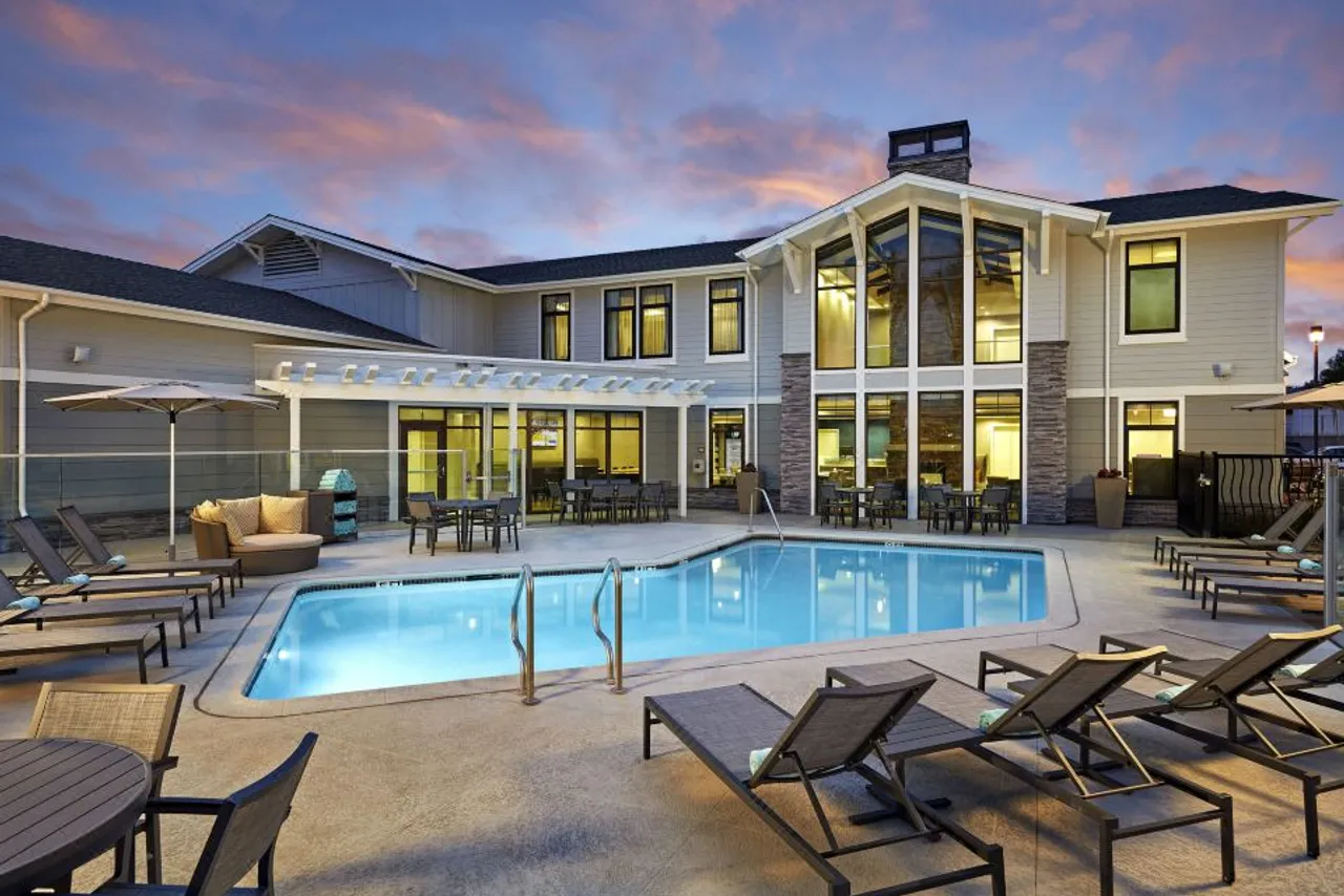 Residence Inn by Marriott Los Angeles LAX/Manhattan Beach — rooms and atmosphere