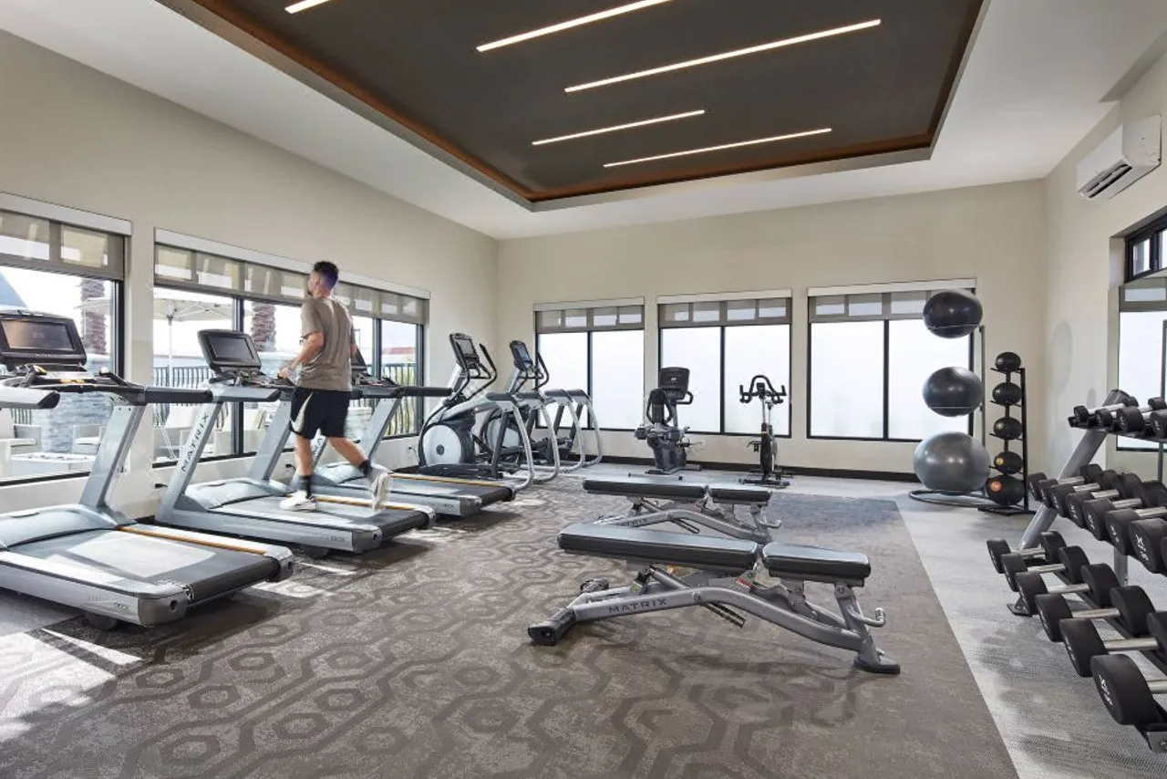 Residence Inn by Marriott Los Angeles LAX/Manhattan Beach — rooms and atmosphere