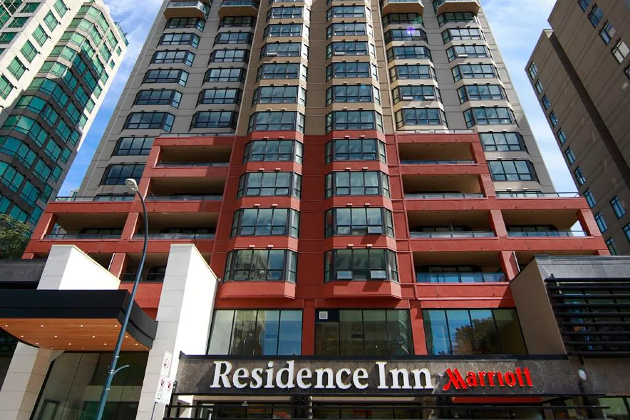Residence Inn by Marriott Vancouver Downtown — rooms and atmosphere