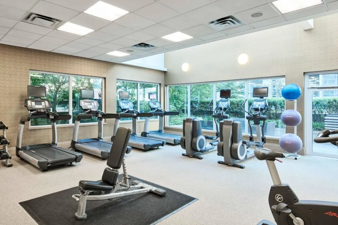 Residence Inn by Marriott Vancouver Downtown — rooms and atmosphere