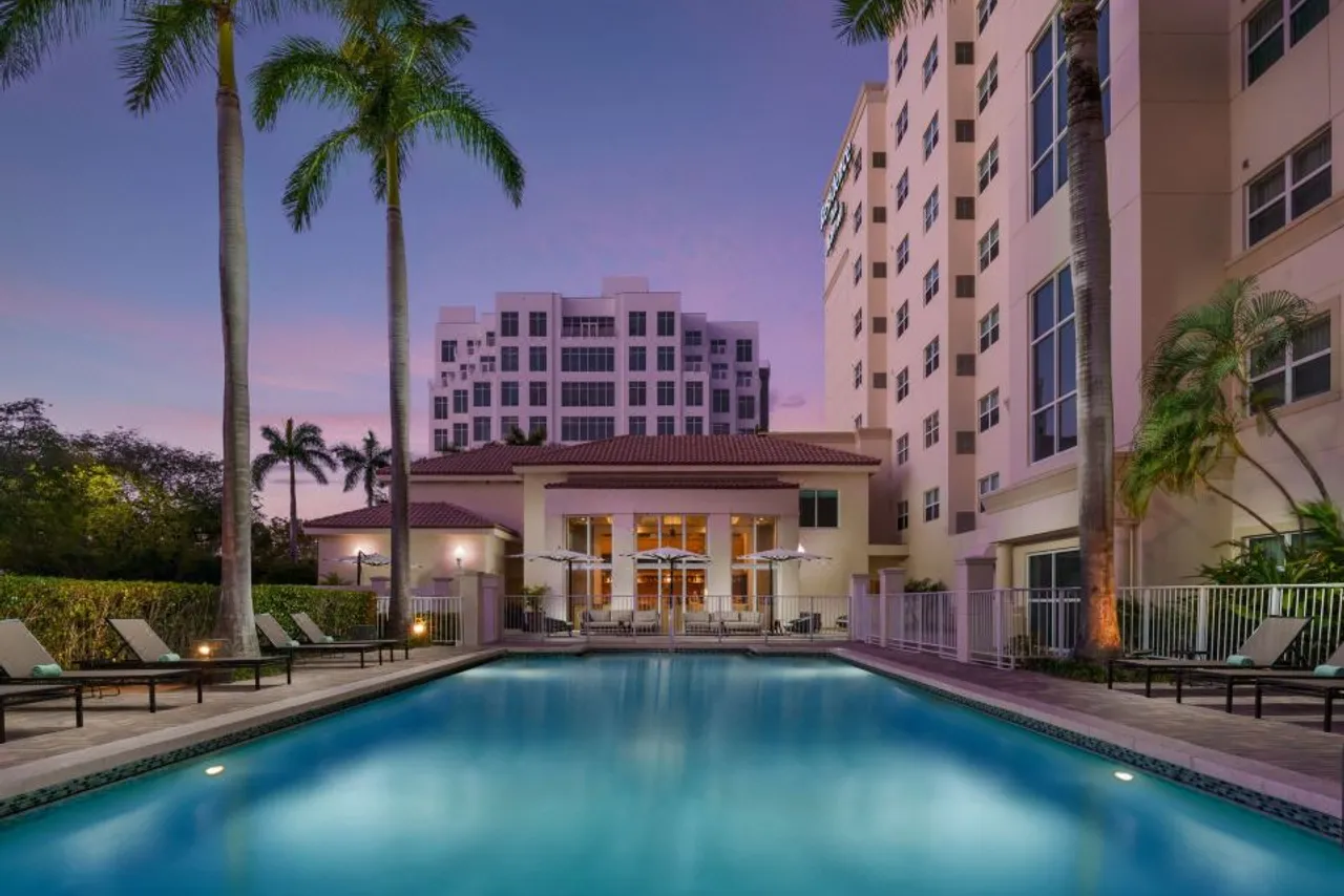 Residence Inn by Marriott Miami Aventura Mall — rooms and atmosphere