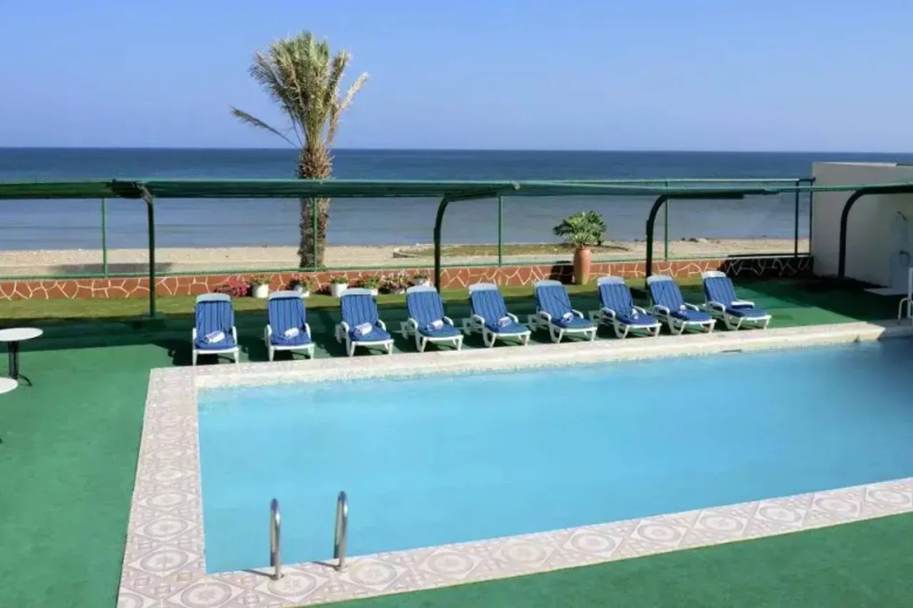 Resort Sur Beach Holiday — ซูร์
