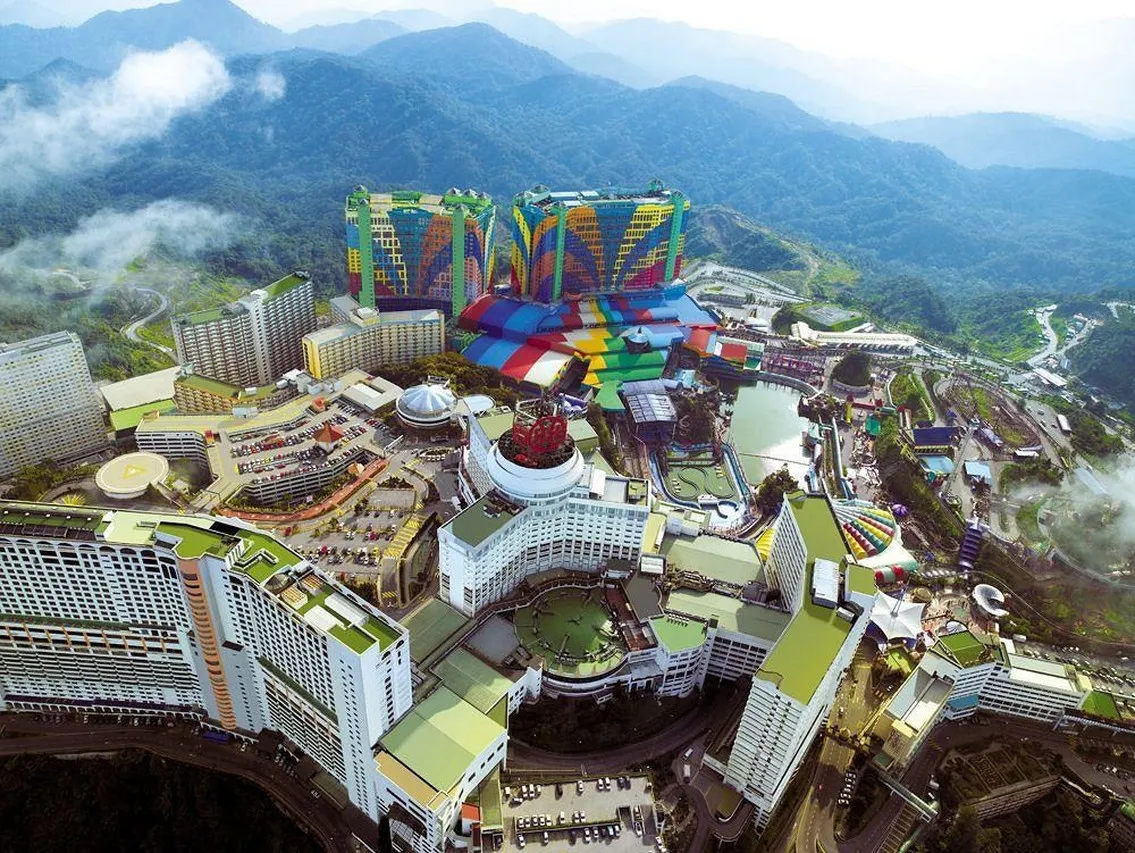 Resorts World Genting First World Hotel — rooms and atmosphere