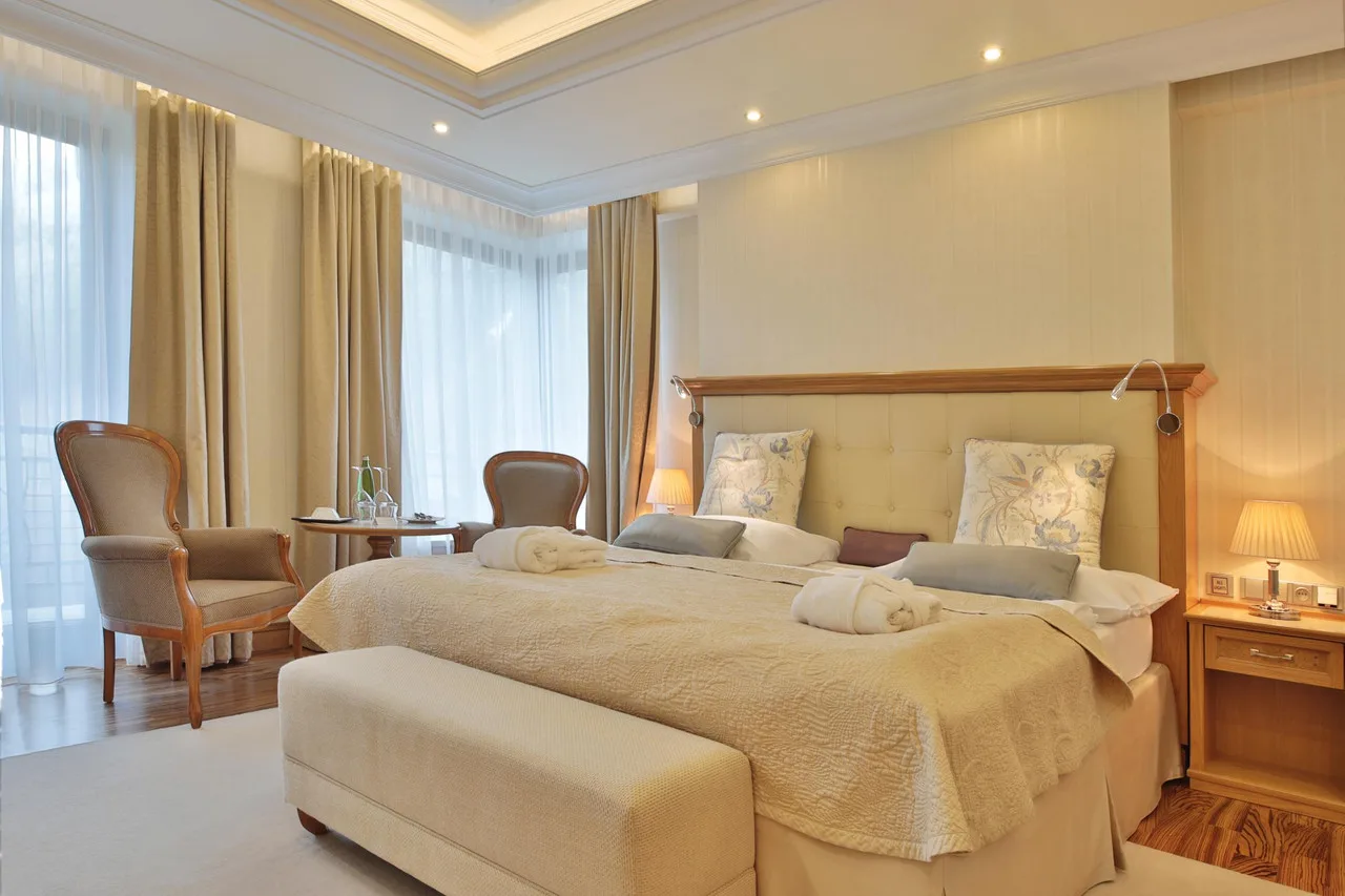 Retro Riverside Wellness Resort — ภาพห้องพักและบรรยากาศ
