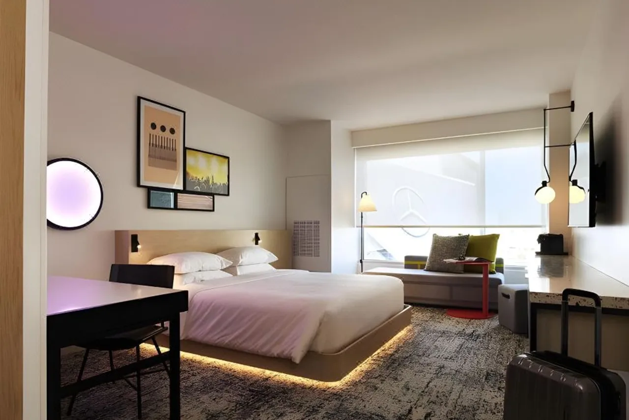 Reverb by Hard Rock Atlanta Downtown — rooms and atmosphere