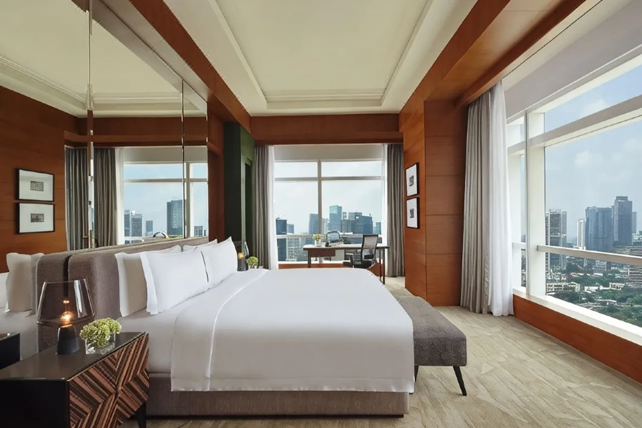 The Ritz-Carlton Jakarta, Pacific Place — rooms and atmosphere