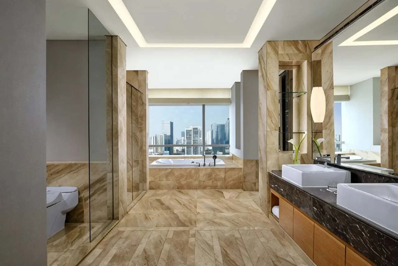 The Ritz-Carlton Jakarta, Pacific Place — rooms and atmosphere