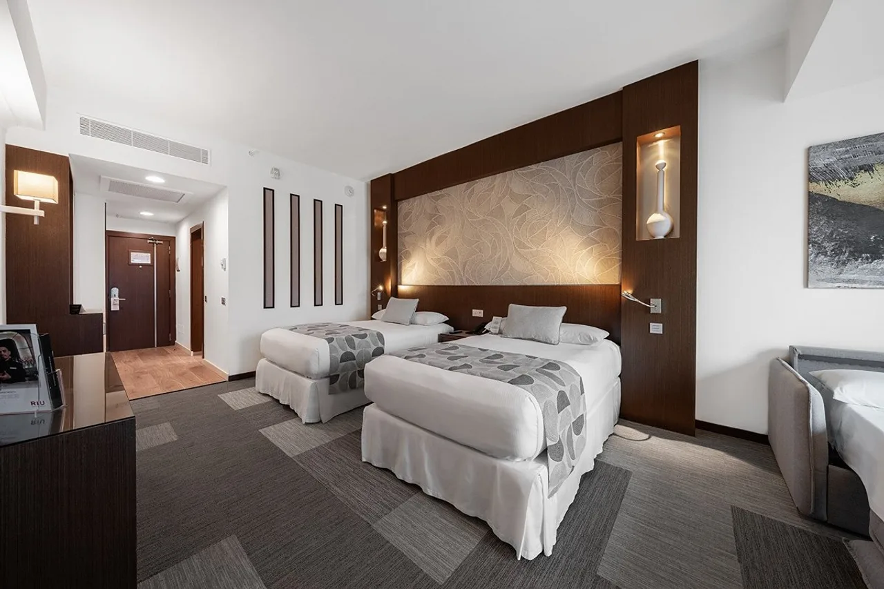 Riu Plaza Panama — rooms and atmosphere