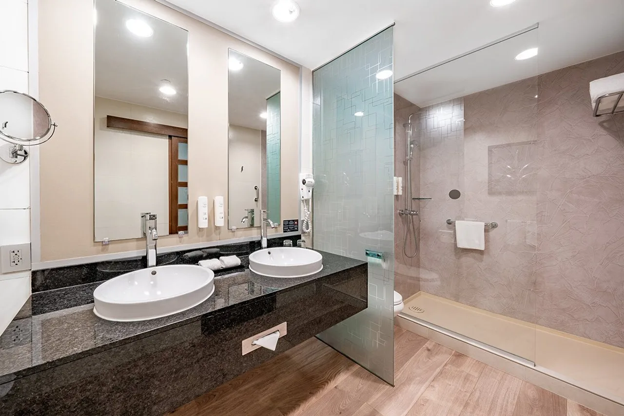 Riu Plaza Panama — rooms and atmosphere
