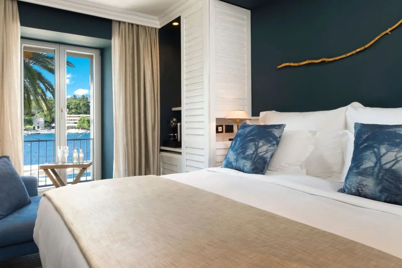 Riva Marina Hvar Hotel — rooms and atmosphere