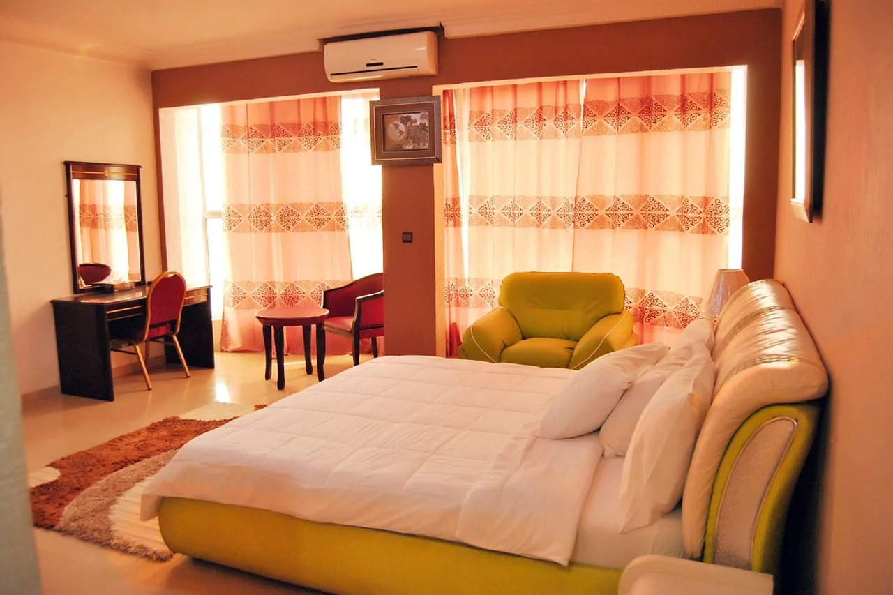 Riviera Hotel Benin — rooms and atmosphere