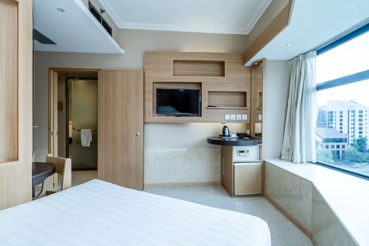 Robertson Quay Hotel — rooms and atmosphere
