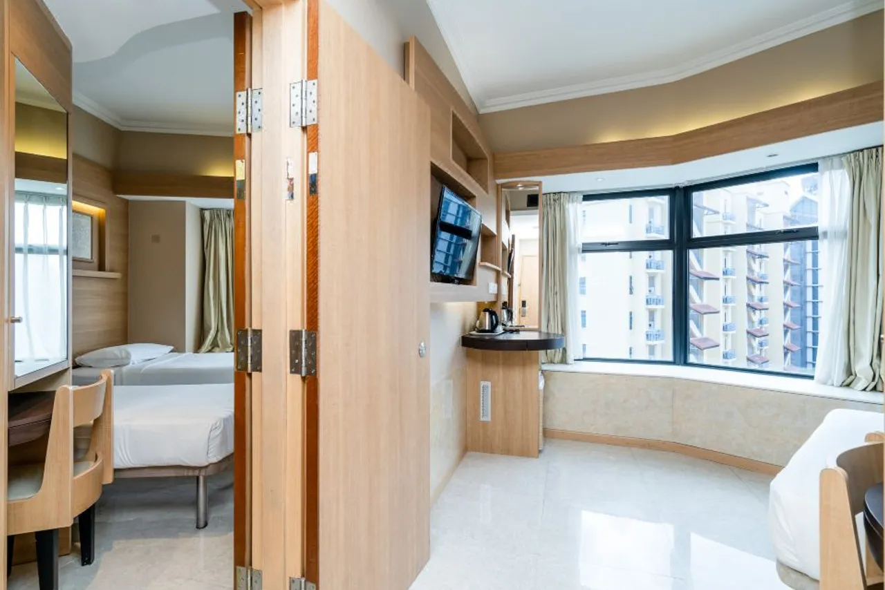 Robertson Quay Hotel — rooms and atmosphere