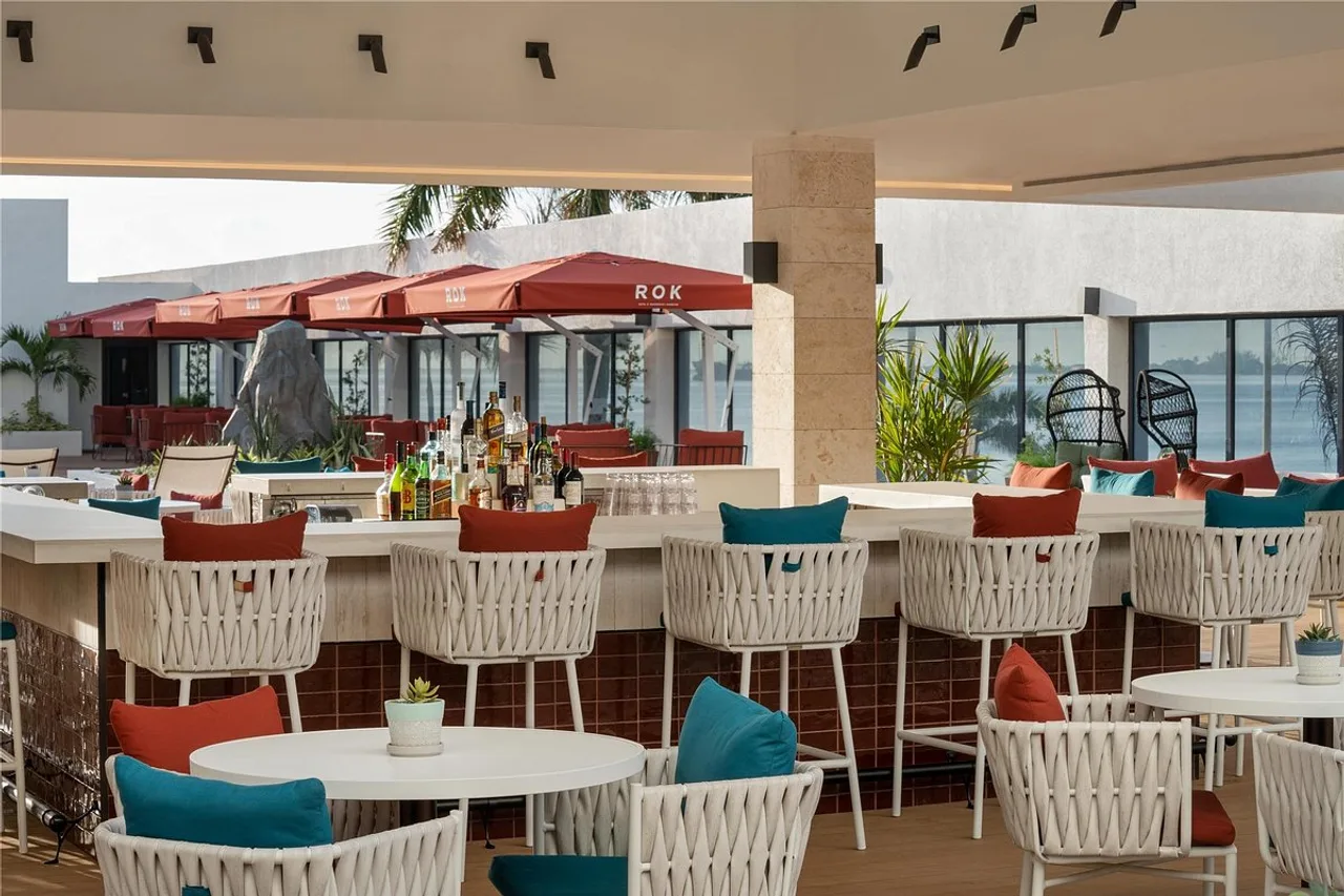 ROK Hotel Kingston, Tapestry Collection by Hilton — rooms and atmosphere