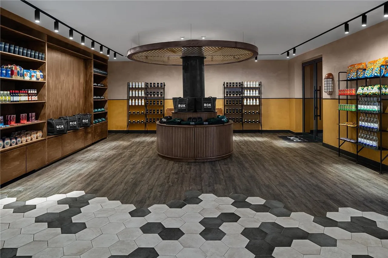 ROK Hotel Kingston, Tapestry Collection by Hilton — rooms and atmosphere