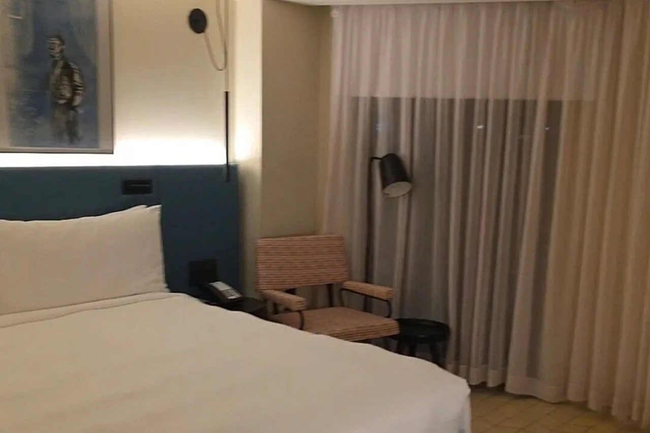 ROK Hotel Kingston, Tapestry Collection by Hilton — rooms and atmosphere
