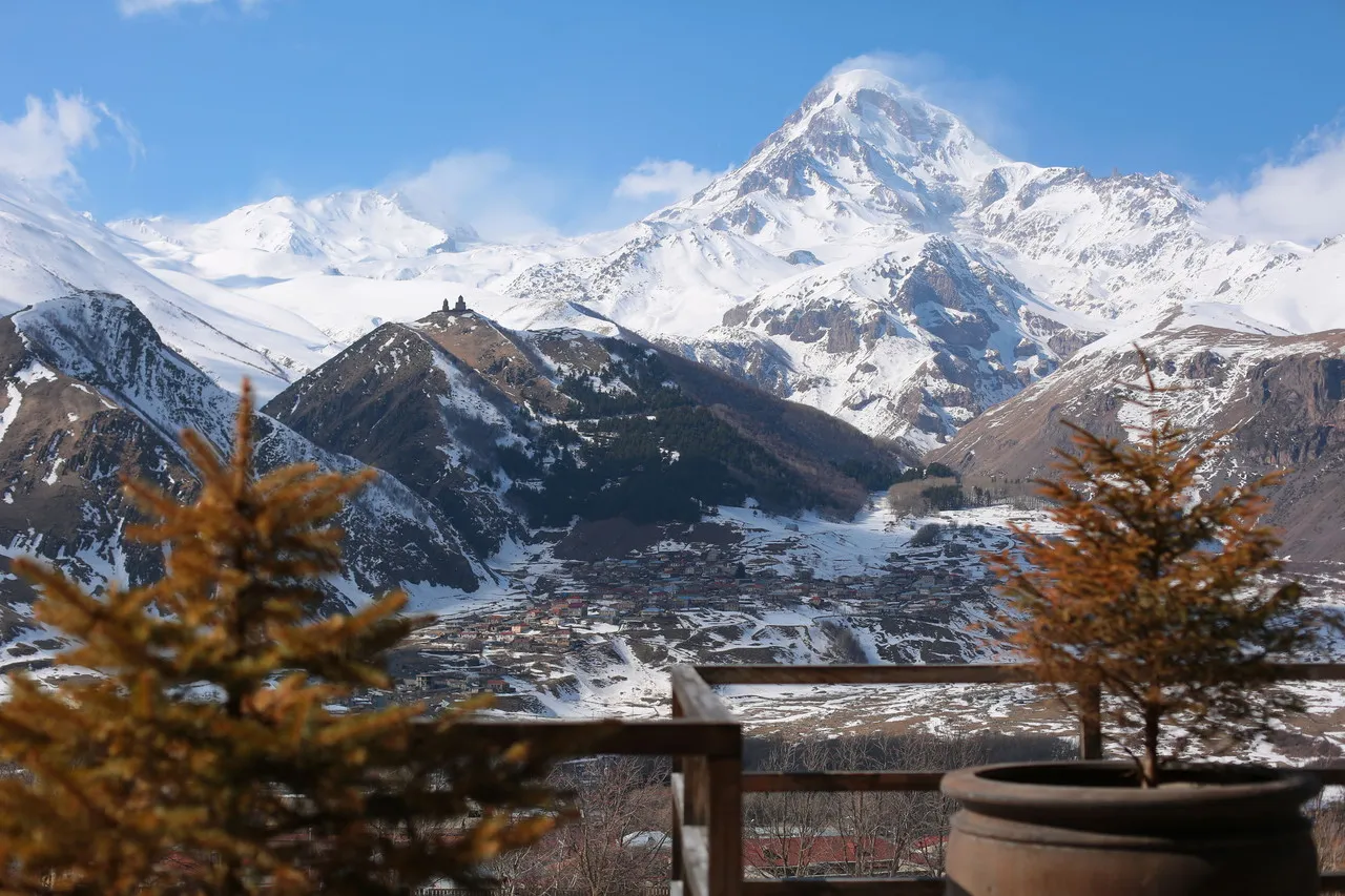 Rooms Hotel Kazbegi — rooms and atmosphere