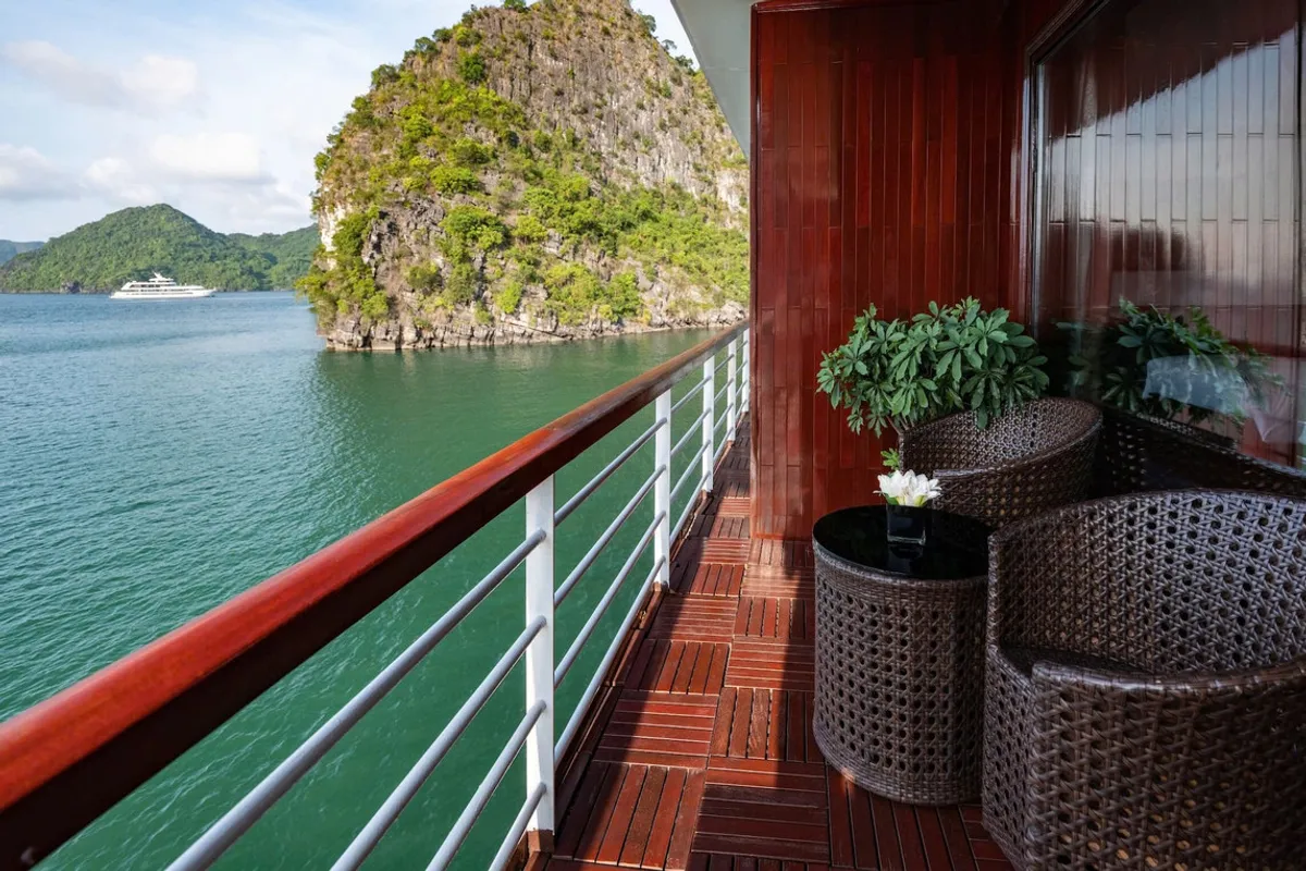 Rosa Cruise Halong — rooms and atmosphere
