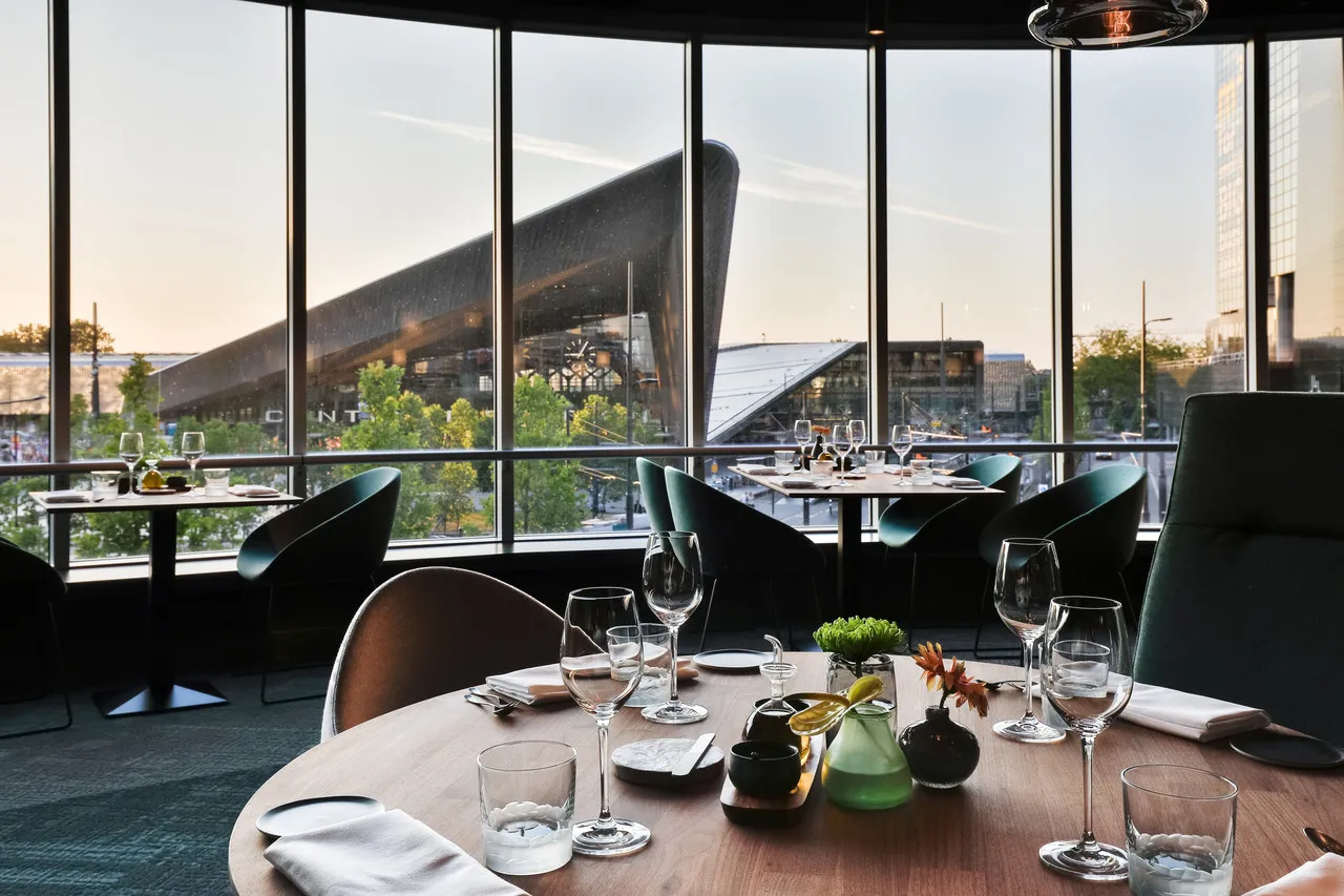 Rotterdam Marriott Hotel — ภาพห้องพักและบรรยากาศ