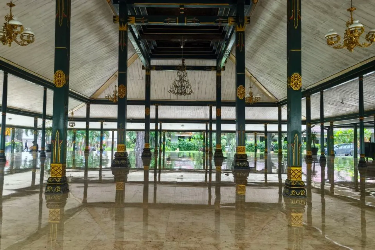 Royal Ambarrukmo Yogyakarta — rooms and atmosphere