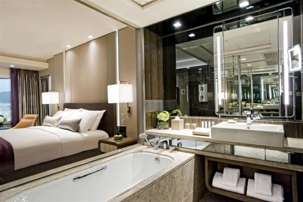 Royal Plaza Hotel — ภาพห้องพักและบรรยากาศ