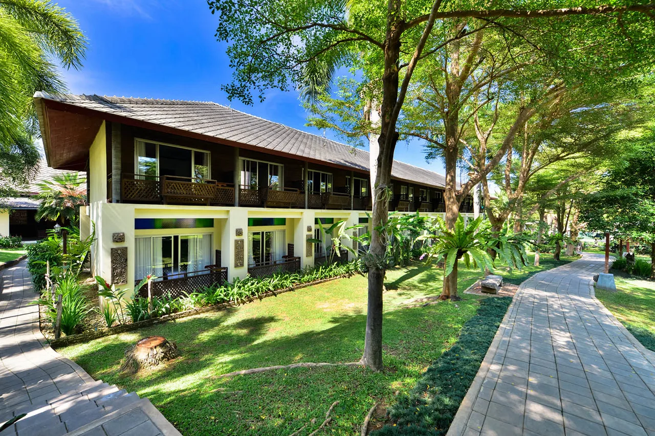 Royal River Kwai Resort & Spa — rooms and atmosphere