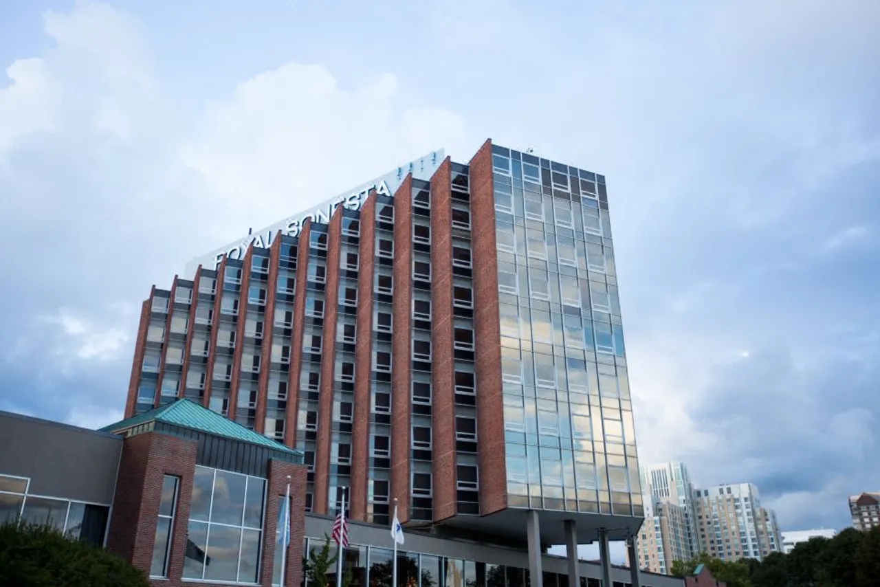 The Royal Sonesta Boston — rooms and atmosphere