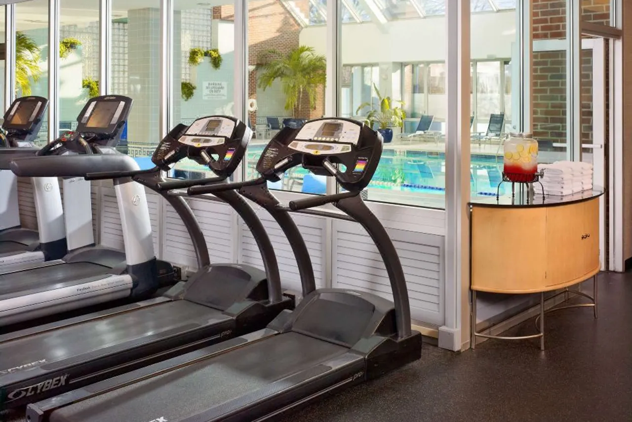 The Royal Sonesta Boston — rooms and atmosphere