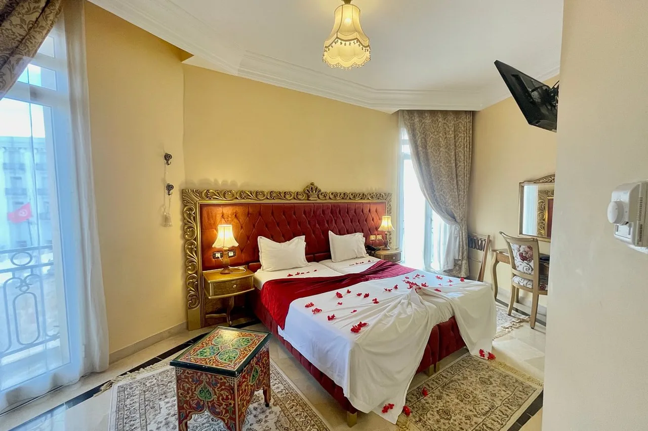 Royal Victoria Hotel — rooms and atmosphere