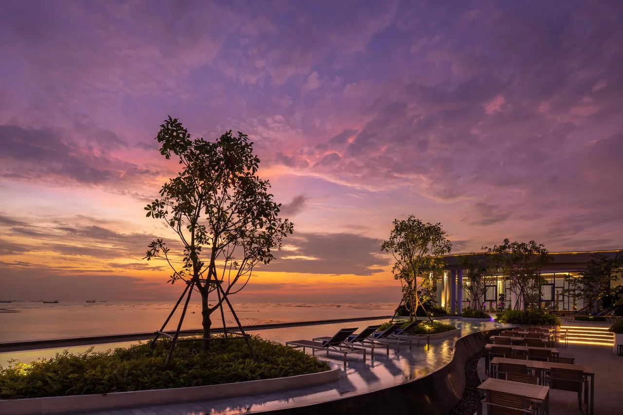S Sriracha Hotel & Residence — rooms and atmosphere