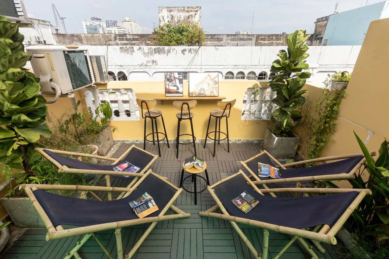 Saigon Authentic Hostel & Tours — rooms and atmosphere